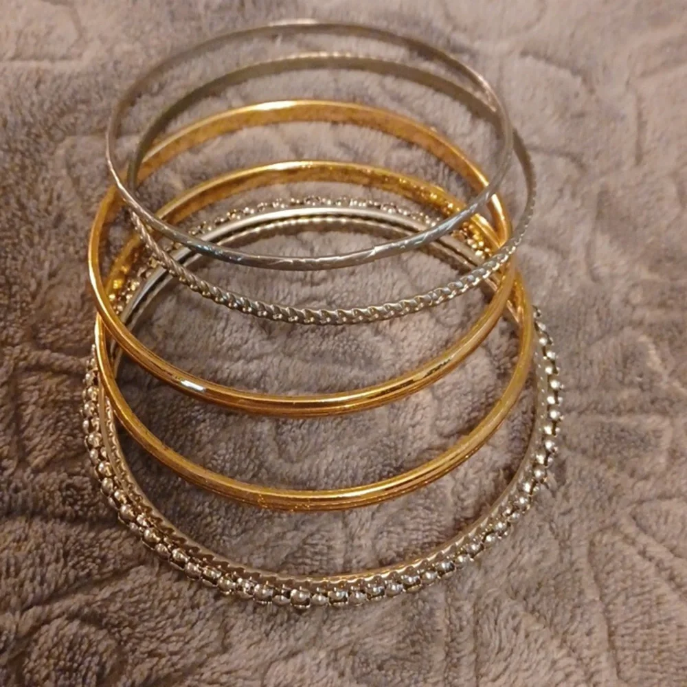 Bracelets - Picture 4 of 5